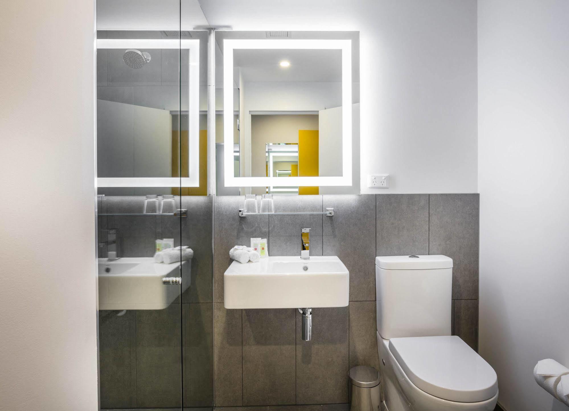 Ibis Styles Elizabeth Street Hotel 4*